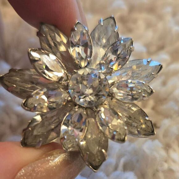 Vintage Rhinestone Flower Burst Brooch Pin - Picture 7 of 7